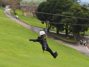 空を駆けるアトラクション「ファームジップ」